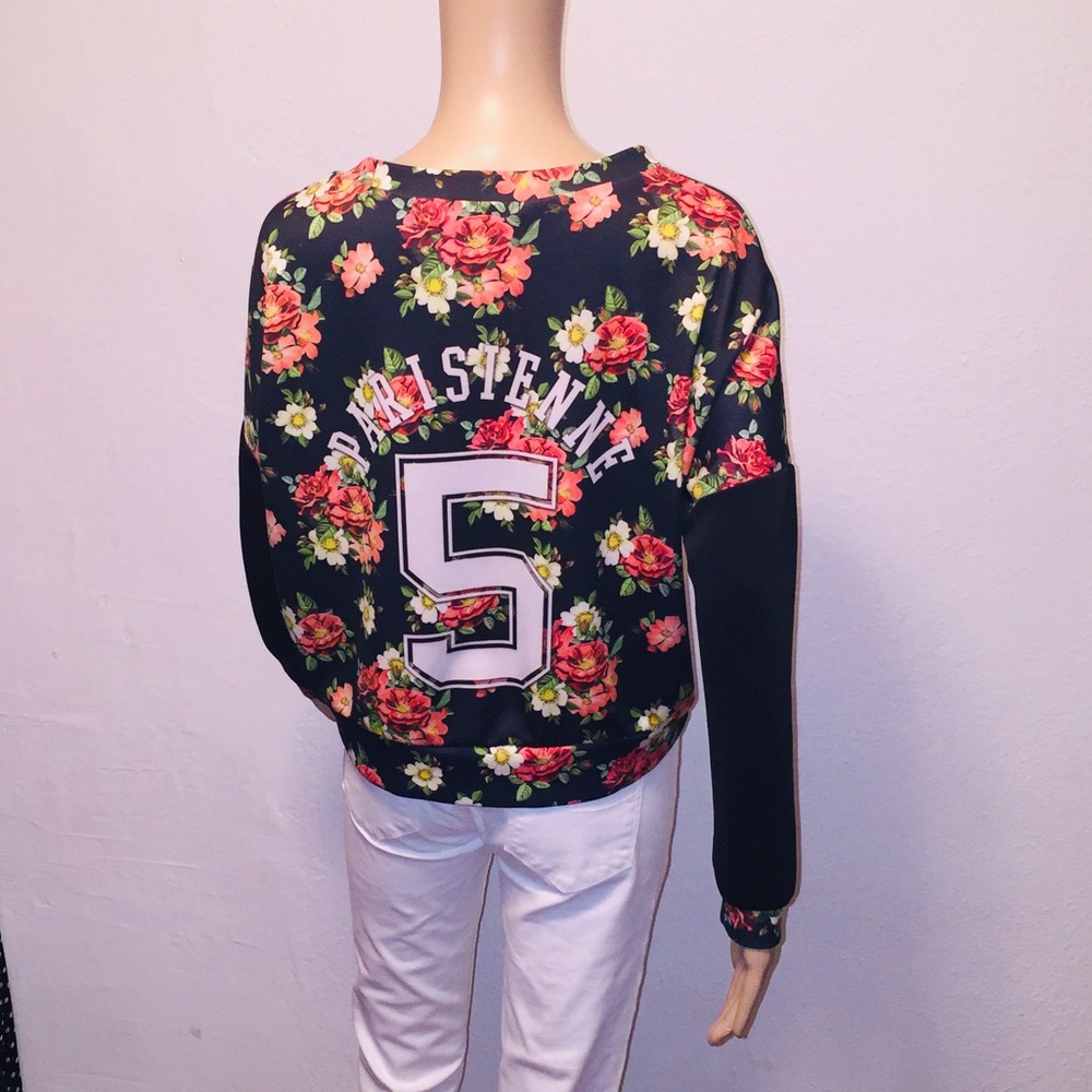 Floral pullover Size M. - Picture 4 of 8